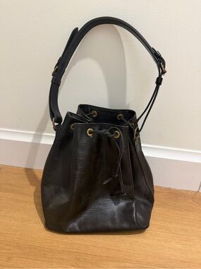 Louis Vuitton Black Epi Noe Leather Drawstring Shoulder Bag